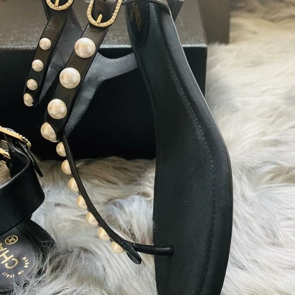 CHANEL Pearl Black Thong Sandals Sz 36 - Picture 5 of 7